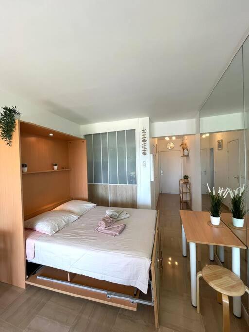 Studio Port Marina - Parking Prive, Climatise Au Ducal Villeneuve-Loubet Exteriör bild